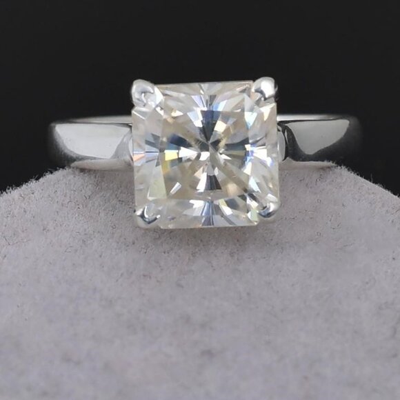 Elegant Silver Women's Ring - Picture 1 of 5